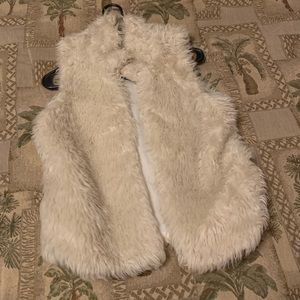 Faux fur vest (white)